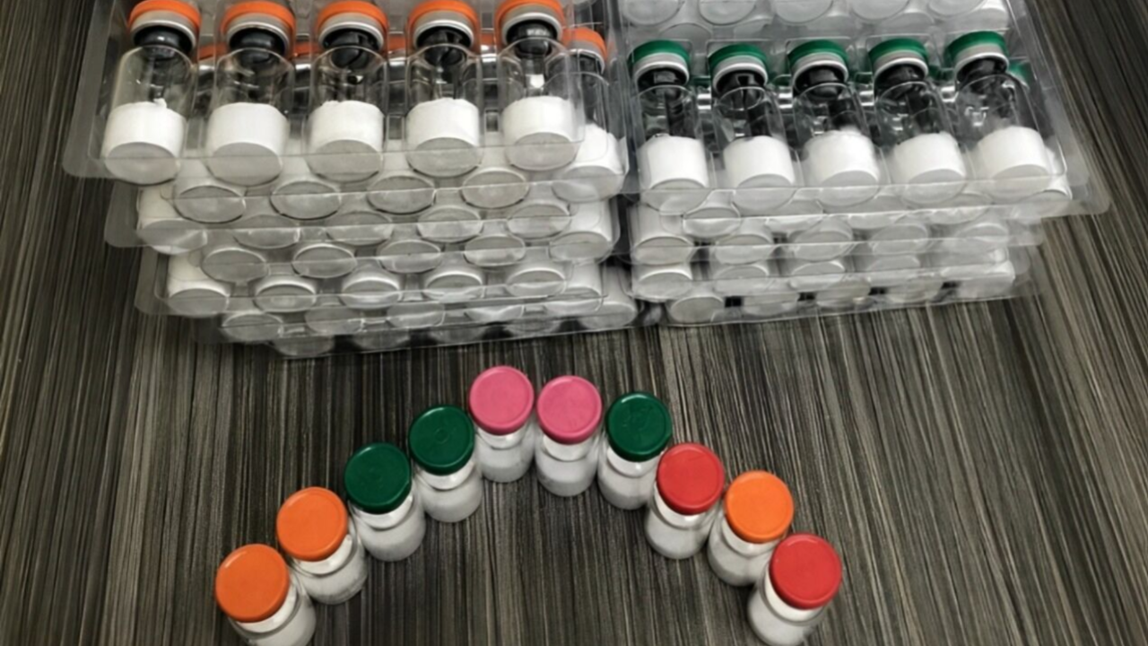 How do signal peptides promote skin health?